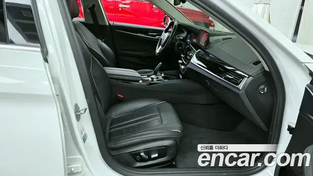 BMW 5 Series 2019 — ფოტო 1/20
