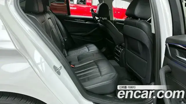 BMW 5 Series 2019 — ფოტო 20/20