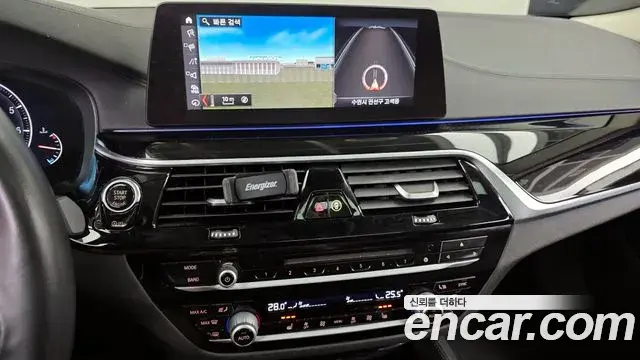 BMW 5 Series 2019 — ფოტო 15/20