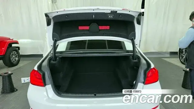 BMW 5 Series 2019 — ფოტო 2/20