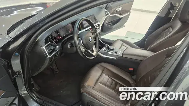 BMW 3 Series 2019 — Photo 15/20