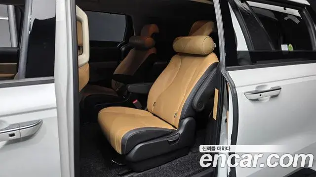 Kia Carnival 2023 — Фото 12/20