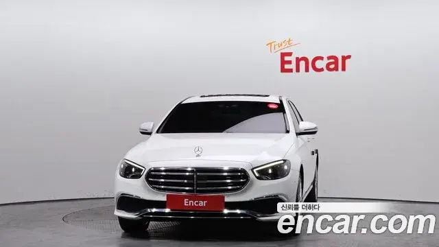 Mercedes-Benz E-Class 2021 — ფოტო 17/20