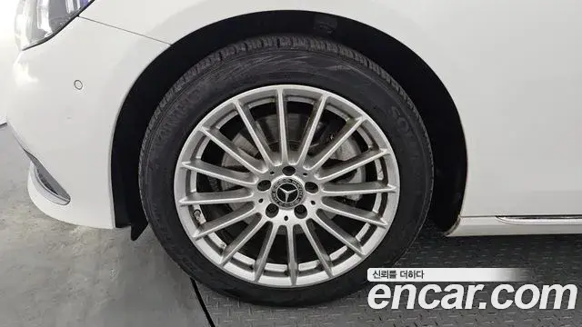 Mercedes-Benz E-Class 2021 — ფოტო 11/20