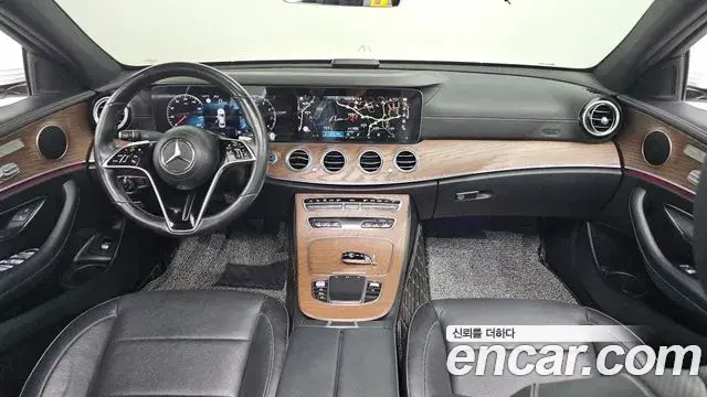 Mercedes-Benz E-Class 2021 — ფოტო 15/20