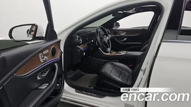 Mercedes-Benz E-Class 2021 — ფოტო 4/20
