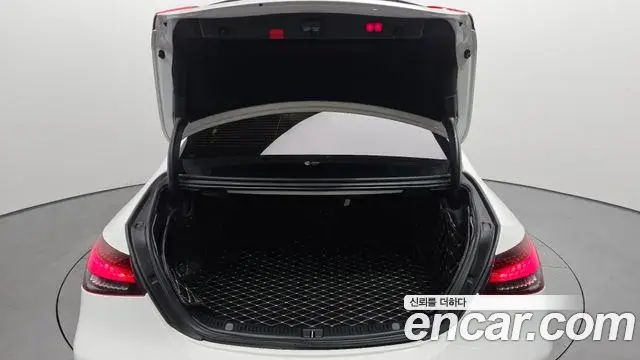 Mercedes-Benz E-Class 2021 — ფოტო 10/20