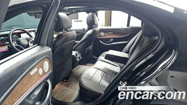 Mercedes-Benz E-Class 2020 — Фото 11/20
