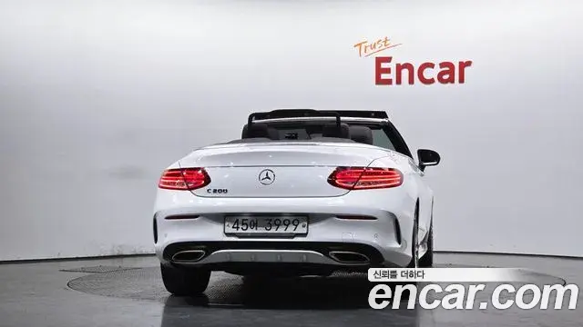 Mercedes-Benz C-Class 2018 — ფოტო 18/20