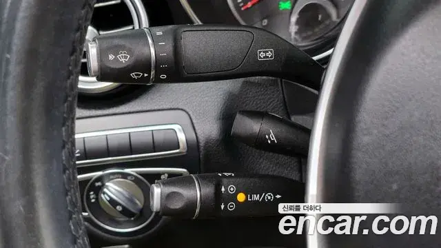 Mercedes-Benz C-Class 2018 — ფოტო 15/20