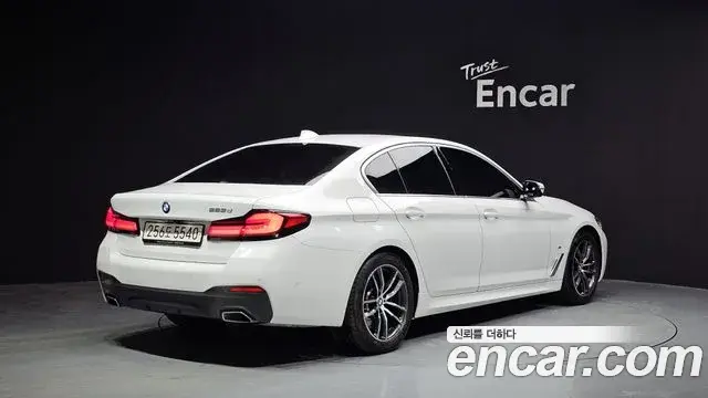 BMW 5 Series 2023 — ფოტო 7/20