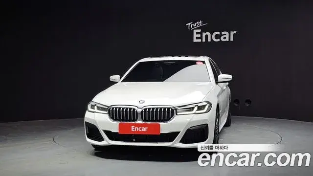 BMW 5 Series 2023 — ფოტო 18/20