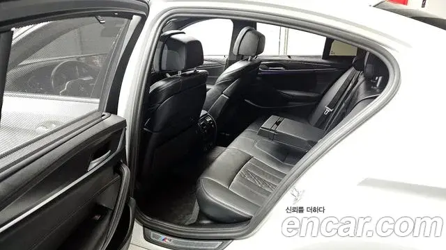 BMW 5 Series 2023 — ფოტო 15/20