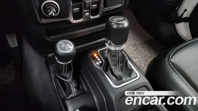 Jeep Wrangler 2021 — Şəkil 12/20
