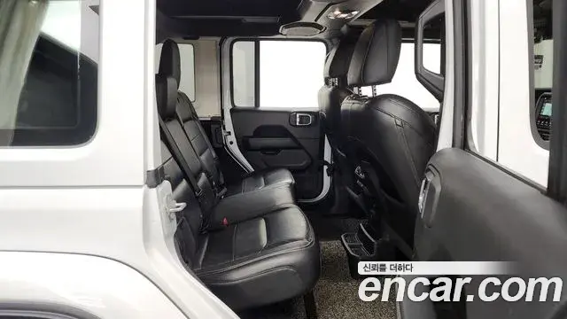 Jeep Wrangler 2021 — Şəkil 9/20