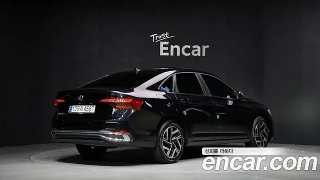 Volkswagen Jetta 2024 — ფოტო 18/20