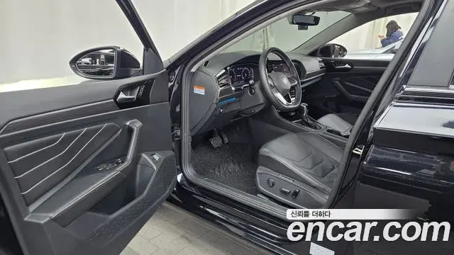 Volkswagen Jetta 2024 — ფოტო 14/20
