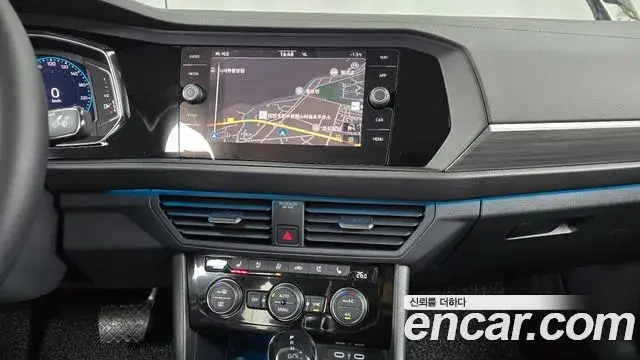 Volkswagen Jetta 2024 — ფოტო 19/20