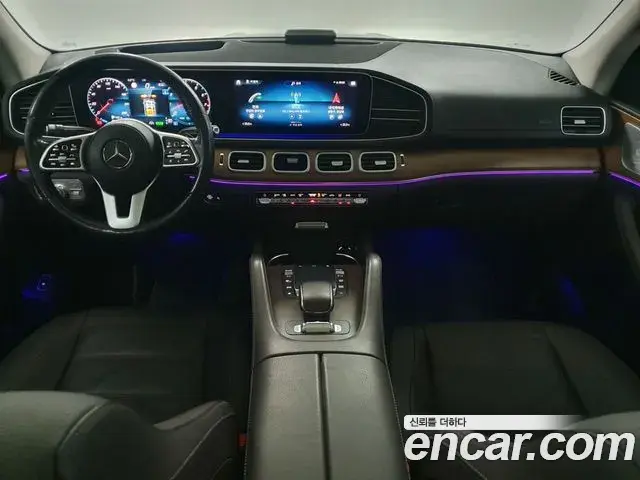 Mercedes-Benz GLE-Class 2021 — Photo 1/17