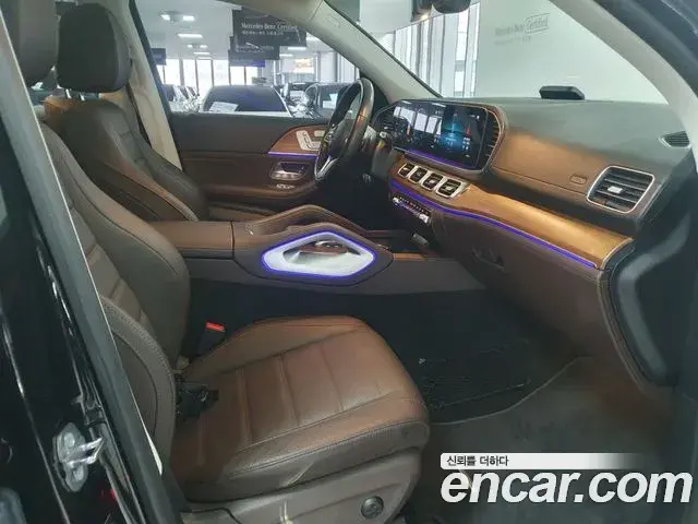 Mercedes-Benz GLE-Class 2021 — Photo 10/17