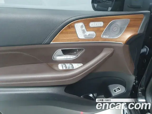 Mercedes-Benz GLE-Class 2021 — Photo 15/17