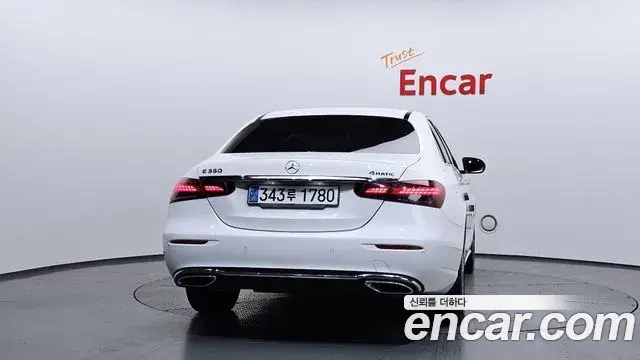 Mercedes-Benz E-Class 2022 — ფოტო 1/20