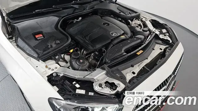 Mercedes-Benz E-Class 2022 — ფოტო 11/20