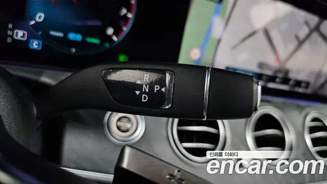 Mercedes-Benz E-Class 2022 — ფოტო 14/20