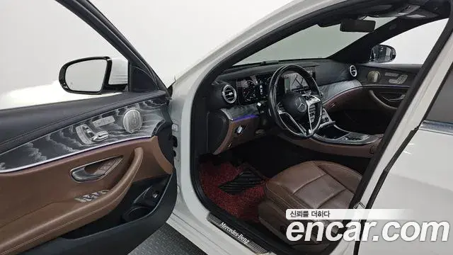 Mercedes-Benz E-Class 2022 — ფოტო 6/20