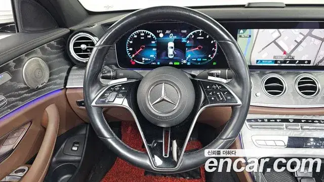 Mercedes-Benz E-Class 2022 — ფოტო 16/20