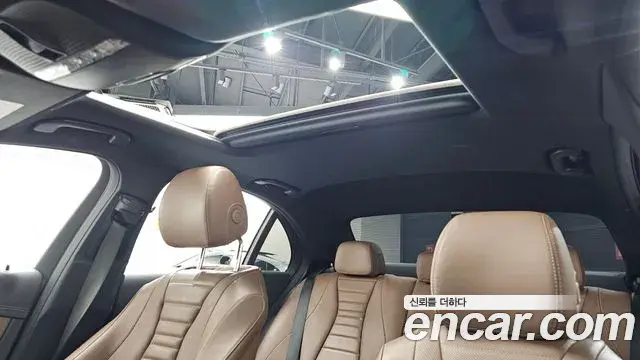 Mercedes-Benz E-Class 2022 — ფოტო 3/20