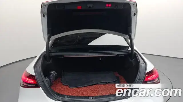 Mercedes-Benz E-Class 2022 — ფოტო 4/20
