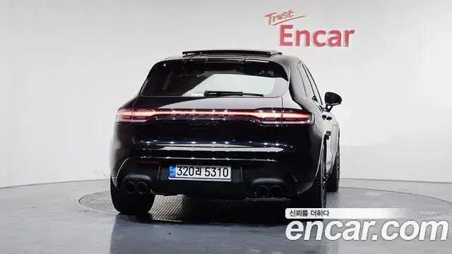 Porsche Macan 2023 — ფოტო 16/20