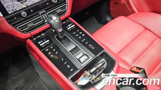 Porsche Macan 2023 — ფოტო 6/20