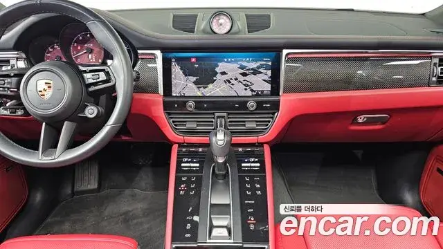 Porsche Macan 2023 — ფოტო 15/20