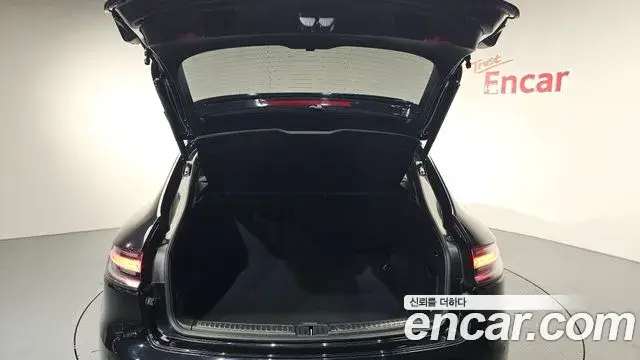 Porsche Macan 2023 — ფოტო 18/20