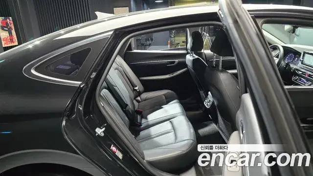 Hyundai Sonata Hybrid 2021 — ფოტო 17/20