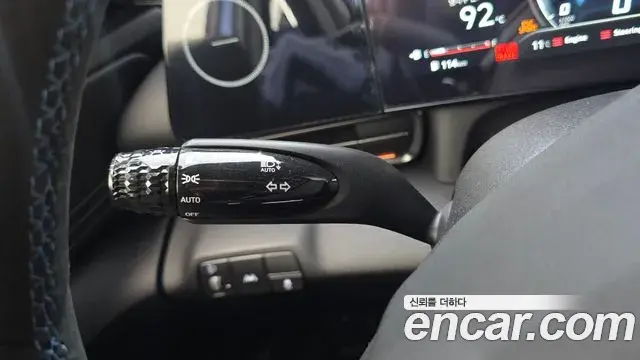 Hyundai The New Avante Hybrid 2022 — Photo 18/20