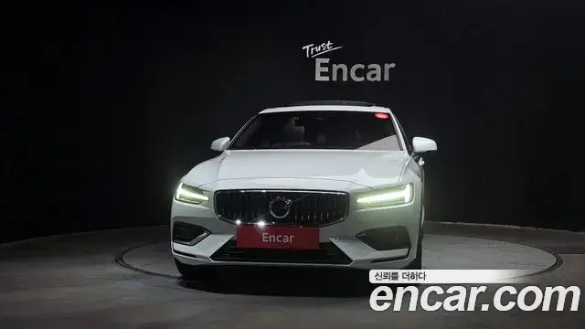Volvo S60 2023 — ფოტო 9/20