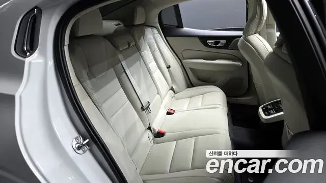 Volvo S60 2023 — ფოტო 5/20