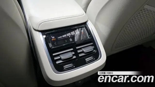 Volvo S60 2023 — ფოტო 17/20