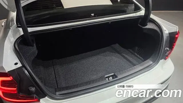 Volvo S60 2023 — ფოტო 14/20