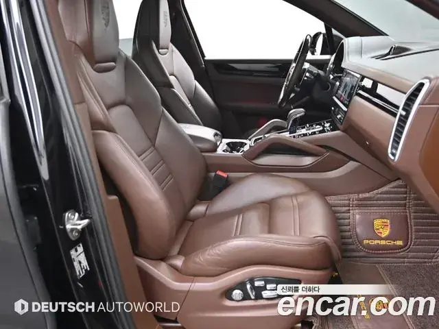 Porsche Cayenne 2019 — ფოტო 2/20