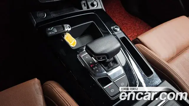Audi Q5 2021 — ფოტო 14/20