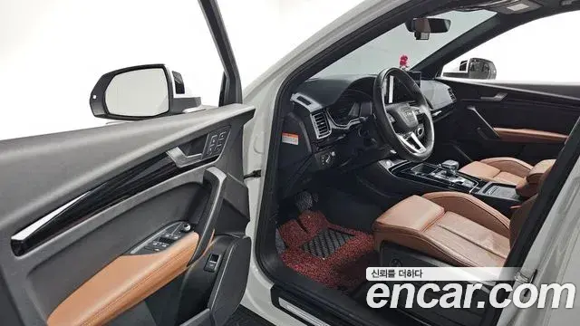 Audi Q5 2021 — ფოტო 15/20
