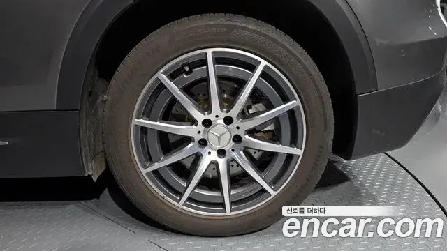 Mercedes-Benz GLB-Class 2022 — ფოტო 8/20