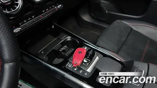 Mercedes-Benz GLB-Class 2022 — ფოტო 13/20