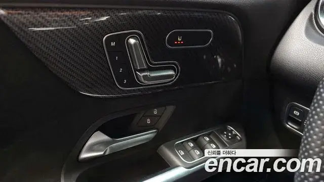 Mercedes-Benz GLB-Class 2022 — ფოტო 6/20