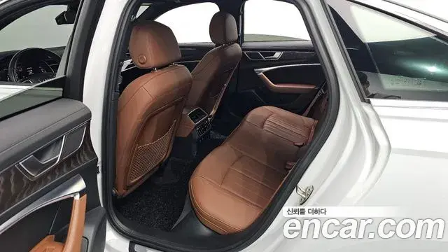 Audi A6 2022 — Photo 2/20