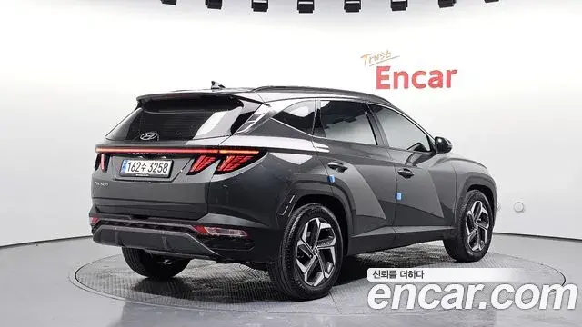 Hyundai Tucson Hybrid 2023 — Photo 18/20